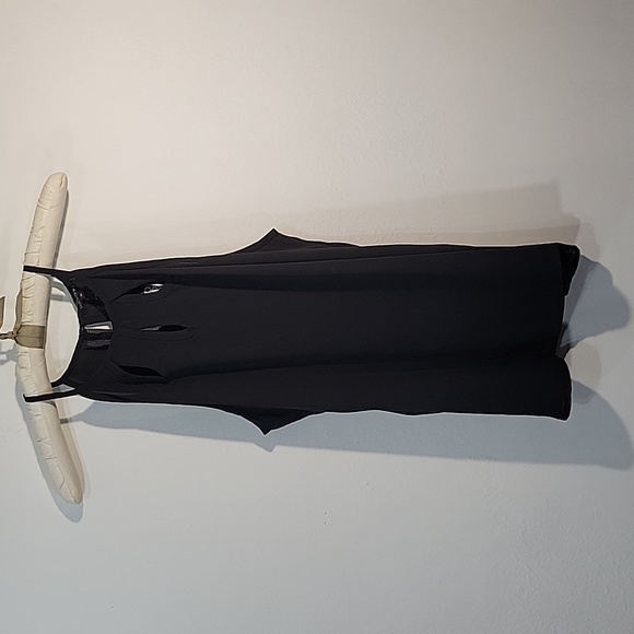 PAPERMOON, Walita, Cutout Detail V-Neck, Sleeveless Black Tank Blouse, XL - Picture 3 of 7